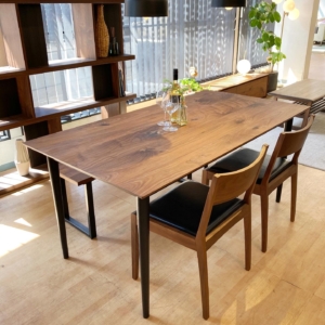 BUDDY  DINING TABLE